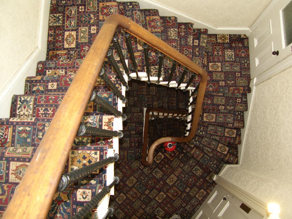 Regis Guest House Эдинбург Экстерьер фото